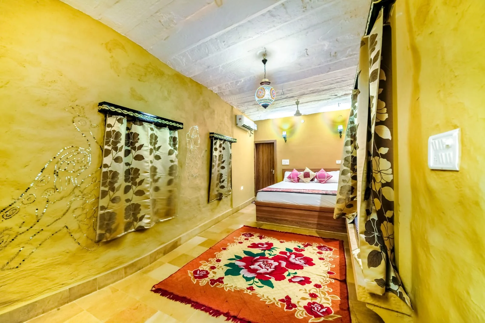Sandstone textures in an accommodation room